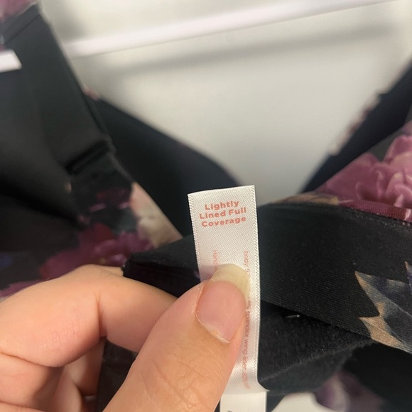 Cacique bundle of 4 lightly lined bras size 44H - Picture 8 of 16